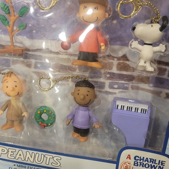 NIB Memory Lane Vintage 2004 A Charlie Brown Christmas Mini Figure Key Chain - Picture 4 of 7